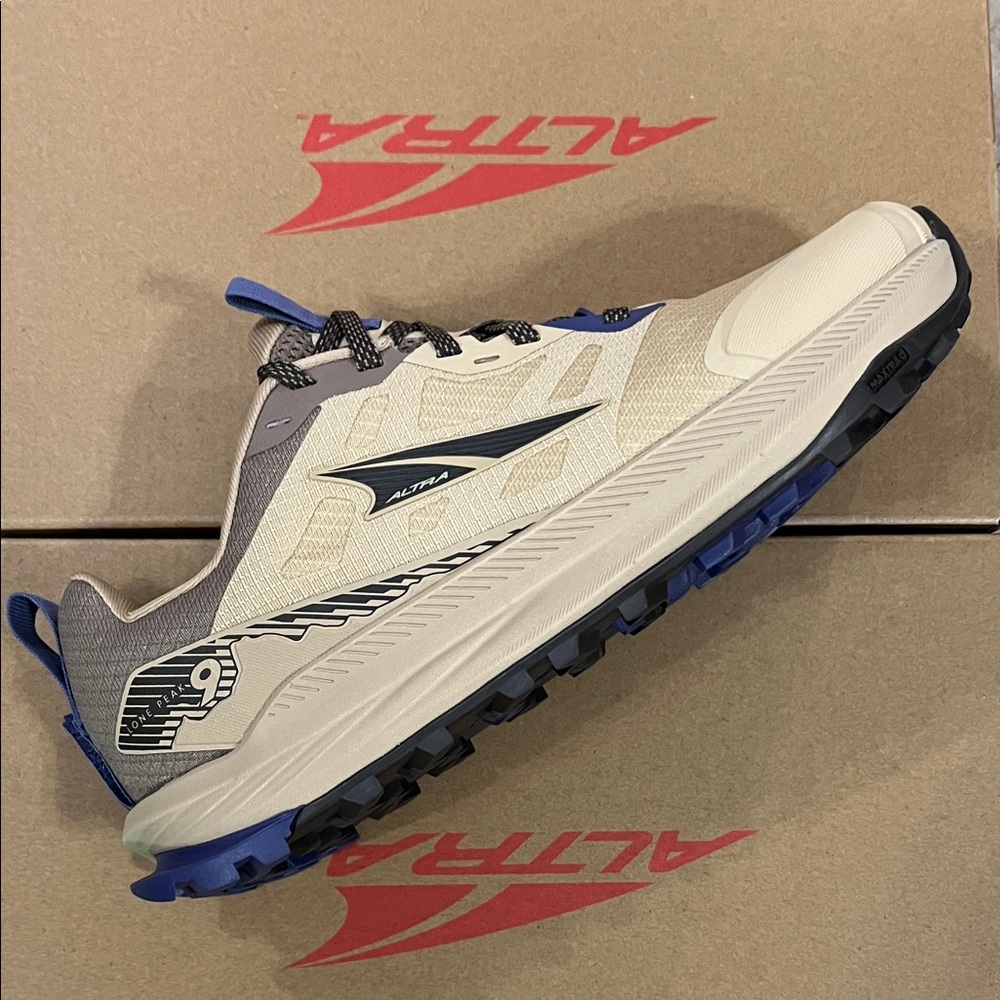 W’s Altra Lone Peak 9